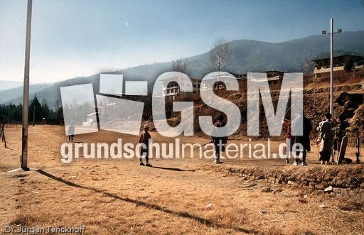 1176_Bhutan_1994_Bogenschiessen in Thimpu.jpg